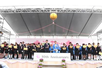 石浜小学校児童による「花」の合唱の写真